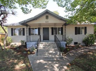 819 E Woodbury Rd, Altadena, CA 91001