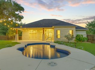 172 Bobby Lynn, Adkins, TX 78101