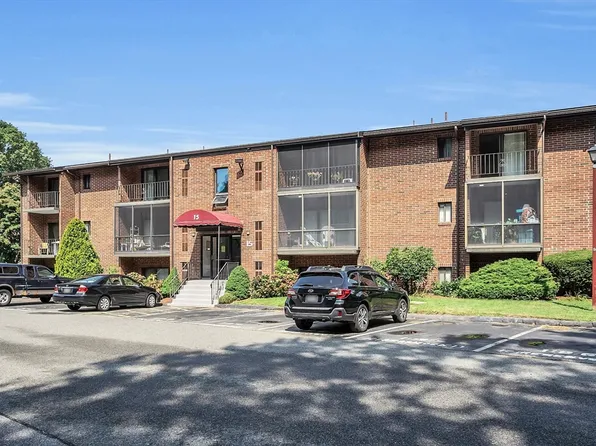 221 Oak St APT 15-32, Brockton, MA 02301