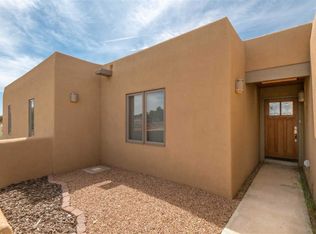 17 Juego Rd, Santa Fe, NM 87508
