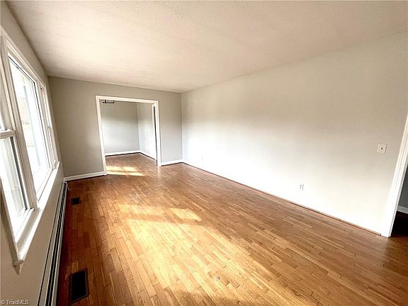 4th image of 153 Edgewood Dr