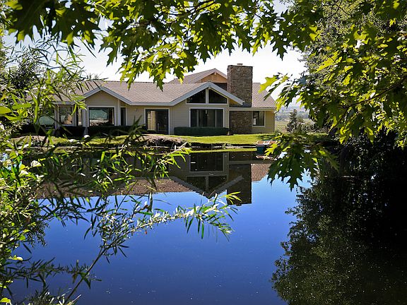 4th image of 1005 Lakeside Dr