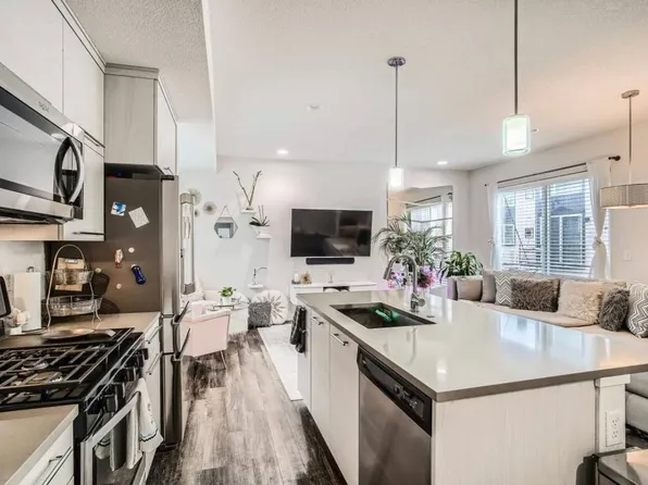 5560 W 10th Pl, Lakewood, CO 80214