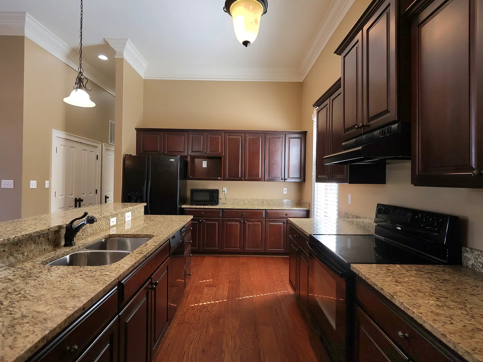 2 bed, 1632 sqft, $2,150 — Photo 2