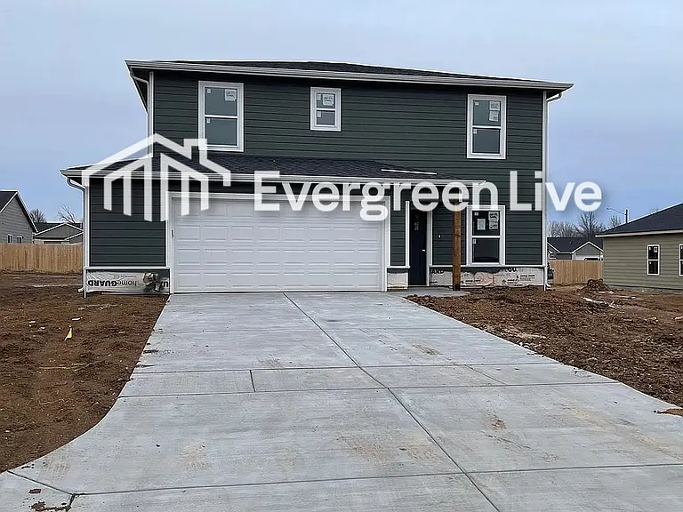 124 Burlington Dr — Photo 2