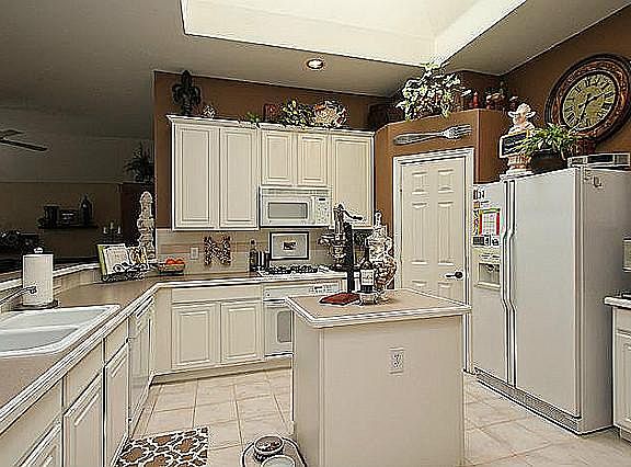 2nd image of 2749 Hillview Dr