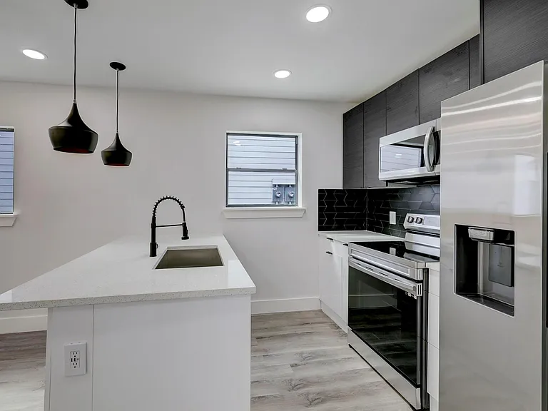 2403 Cleburne St #3 — Photo 11