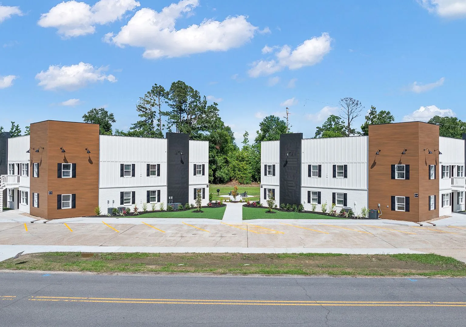 270 Bruce Circle unit 5 — Photo 2