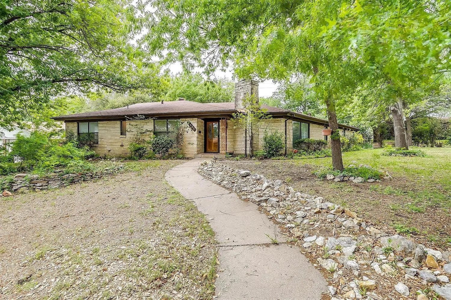 8328 Tucson Trl — Photo 1