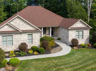 2037 Pierce Bluffs Dr, Hermitage, PA