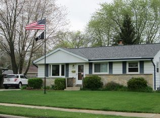 W144N8535 Macarthur Dr, Menomonee Falls, WI 53051