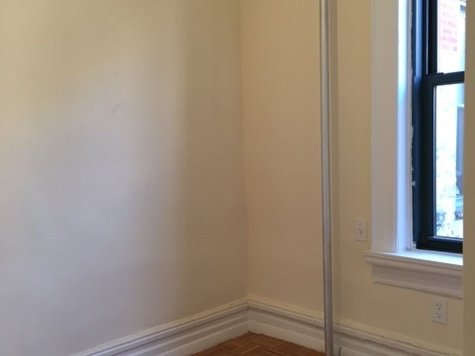2nd image of 260 6th Ave APT 34