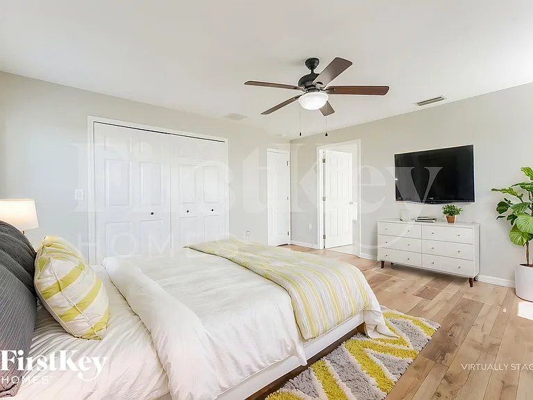 2519 NW 7th St — Photo 12