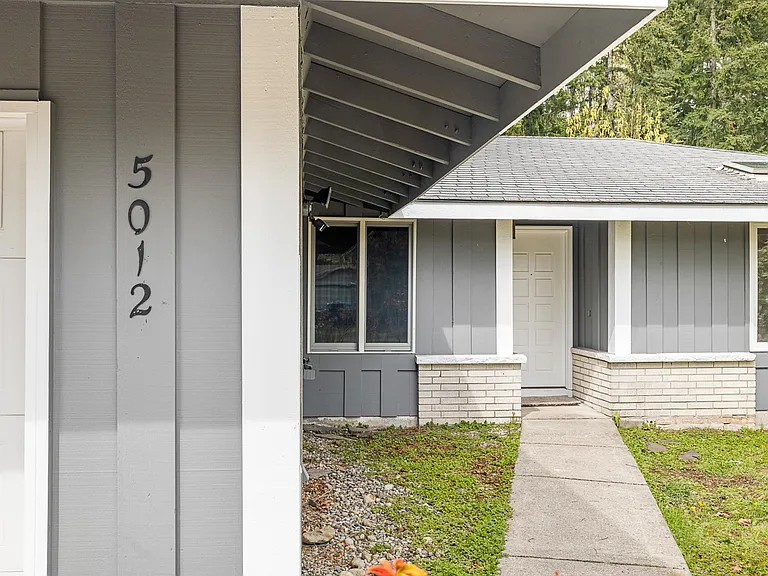5012 NE 1st Ct — Photo 8