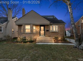 13365 Winchester Ave, Huntington Woods, MI 48070