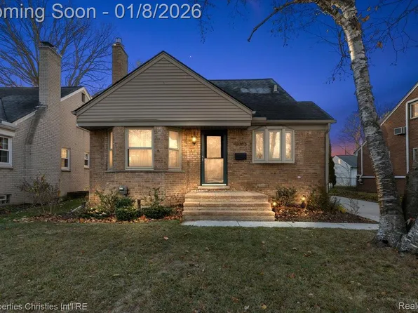 13365 Winchester Ave, Huntington Woods, MI 48070