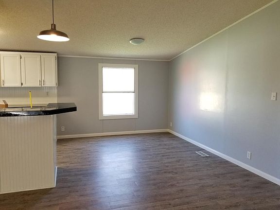 4th image of 704 Hanly St