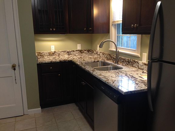 4th image of 22 Holly Dr
