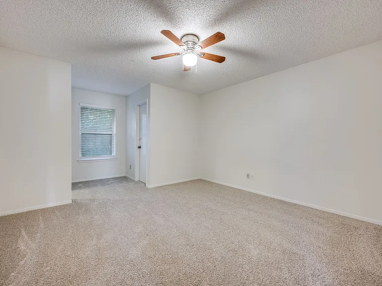 329 Casie Ct — Photo 8