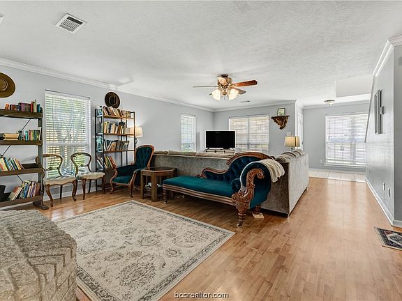 4th image of 1113 Coeburn Ct