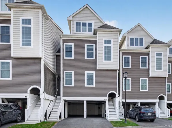 421 Marina Pointe Drive #421, East Rockaway, NY 11518