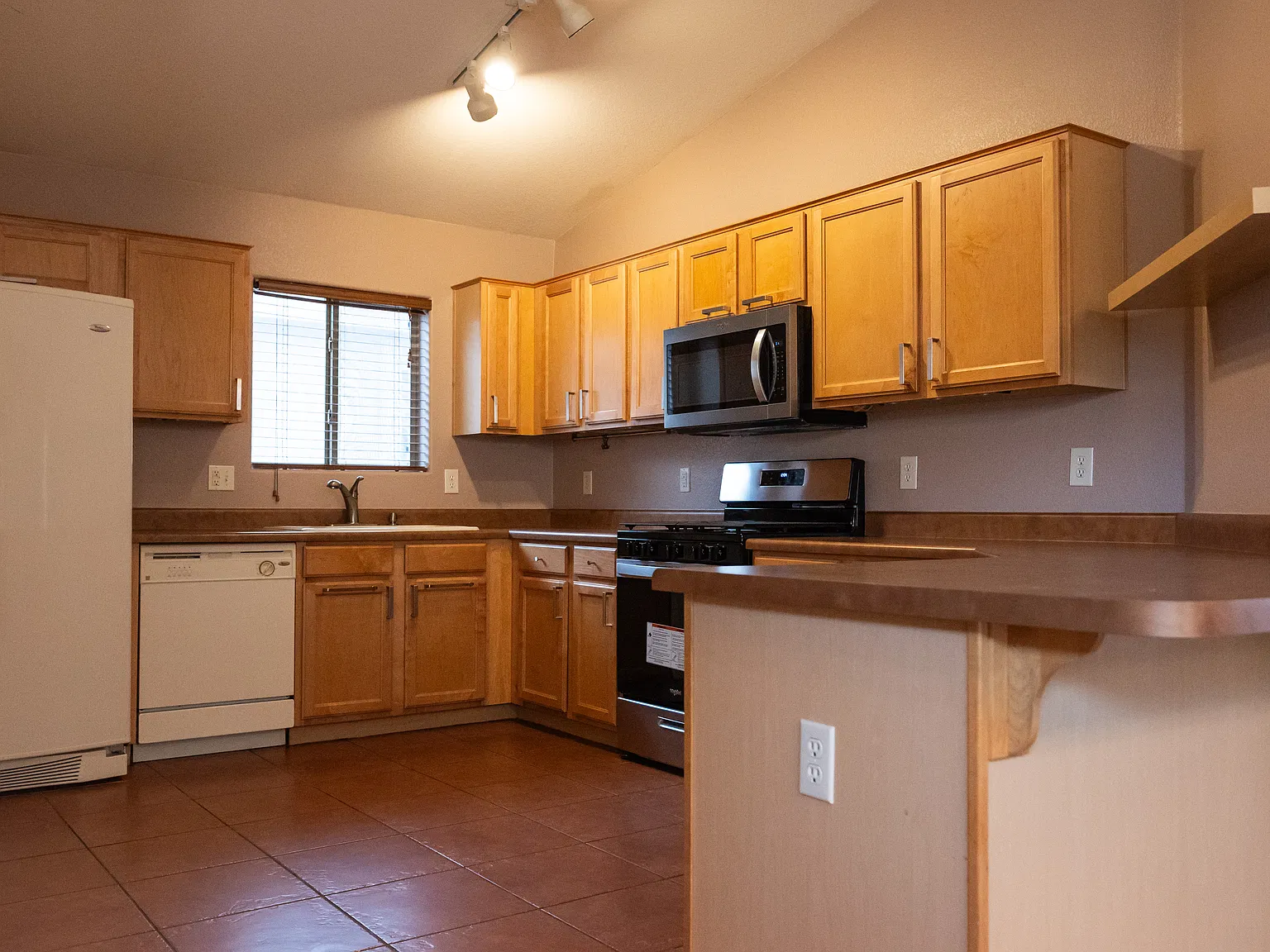 3 bed, 1284 sqft, $1,800 — Photo 3