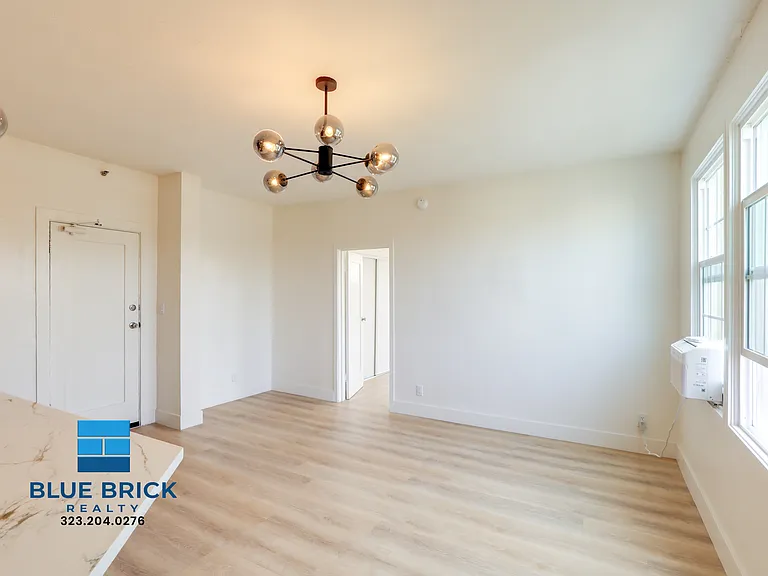 300 N Bonnie Brae St #302 — Photo 14