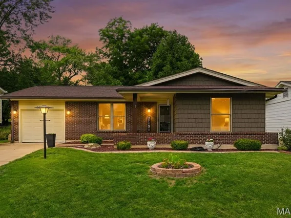 2451 Wesbay Dr, Maryland Heights, MO 63043