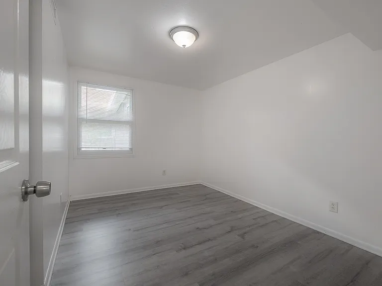 4017 N Seminole Ave — Photo 9