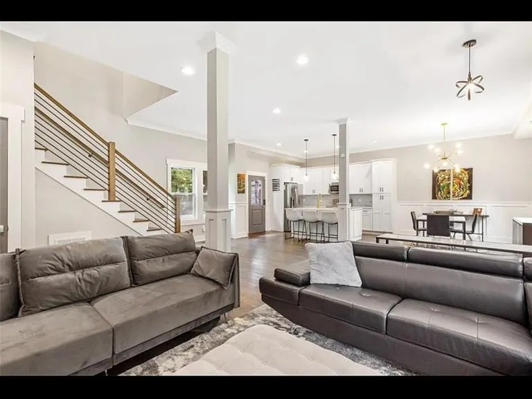 2039 Glendale Dr — Photo 16