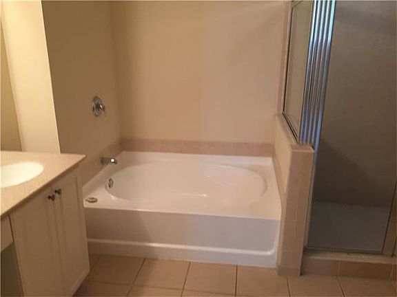 4th image of 3340 NE 190th St APT 1206