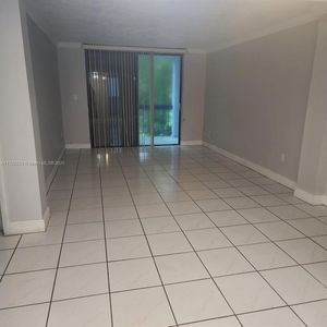 9440 Fontainebleau Blvd APT 301, Miami, FL, 33172