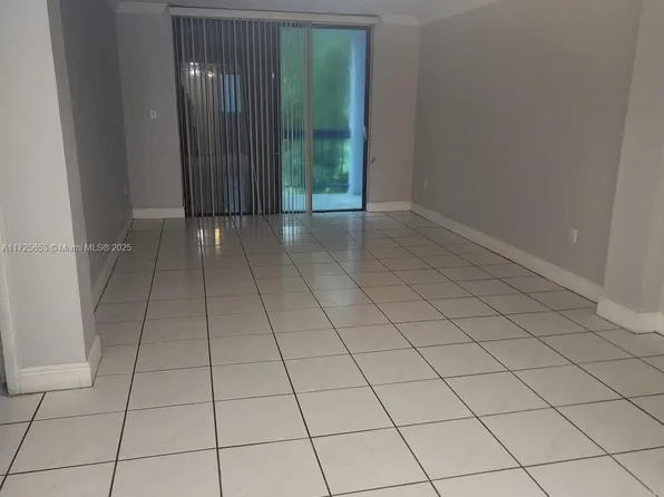 9440 Fontainebleau Blvd APT 301, Miami, FL 33172