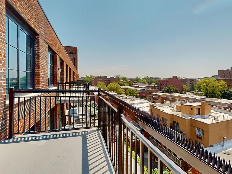 14474 Northern Blvd #PHF — Photo 4