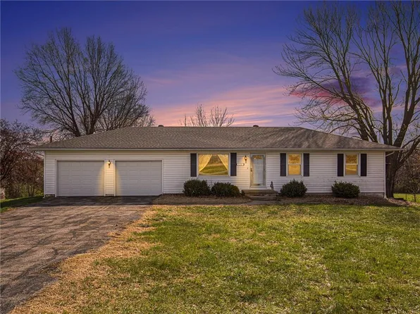 14321 N Stark Ave, Liberty, MO 64068