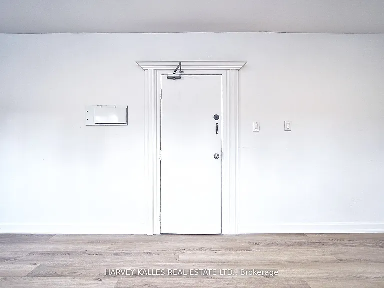 1046 Bathurst St #2 — Photo 8