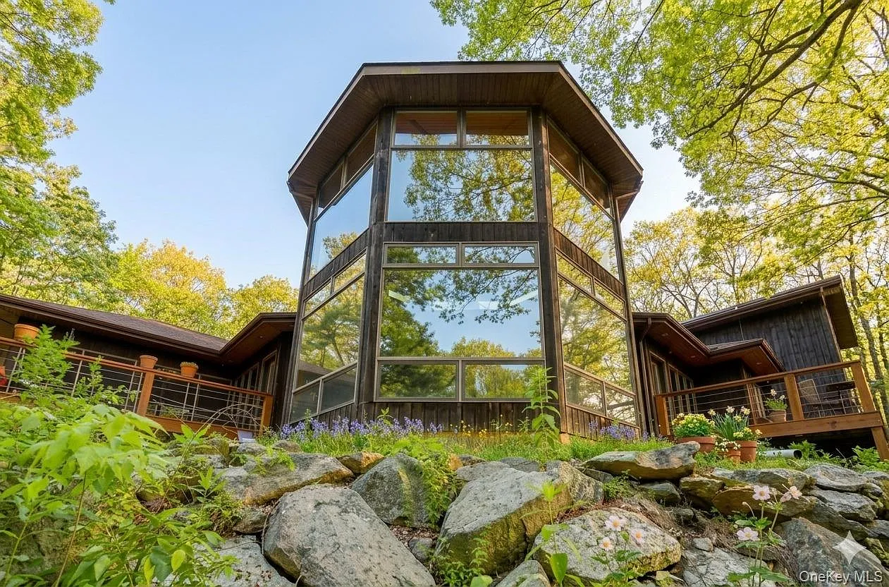141 Oak Road photo 1