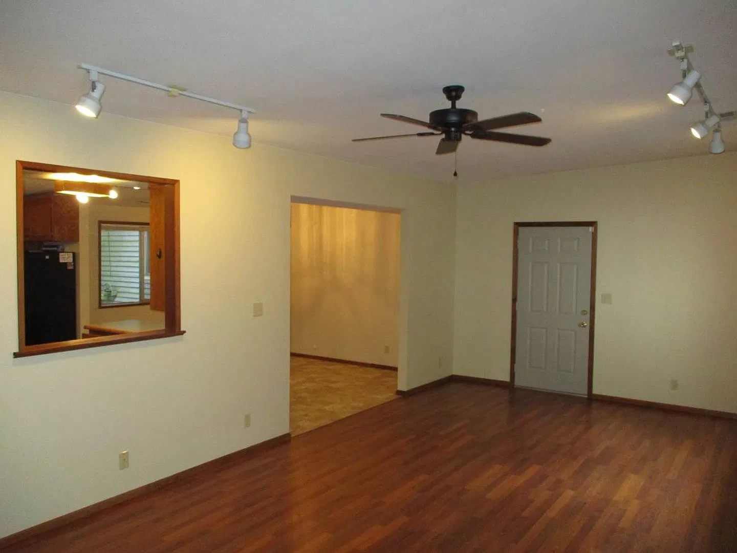 2 bedroom 1 bathroom Apartment close to Downtown Gig Harbor — Photo 2