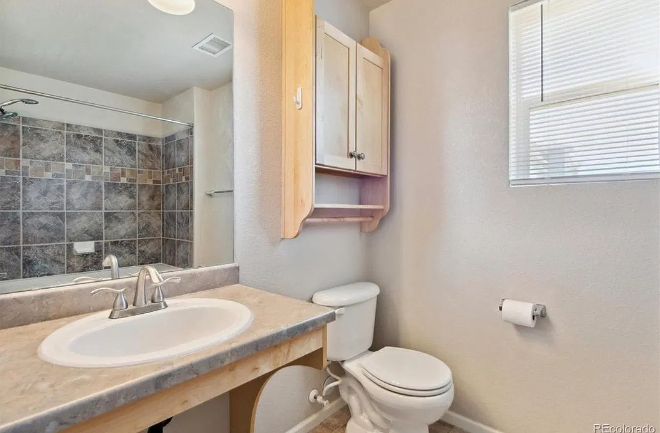 2 bed, 829 sqft, $2,100 — Photo 2