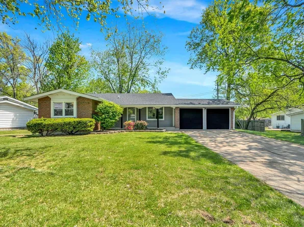 11990 Rollingsford Dr, Florissant, MO 63033