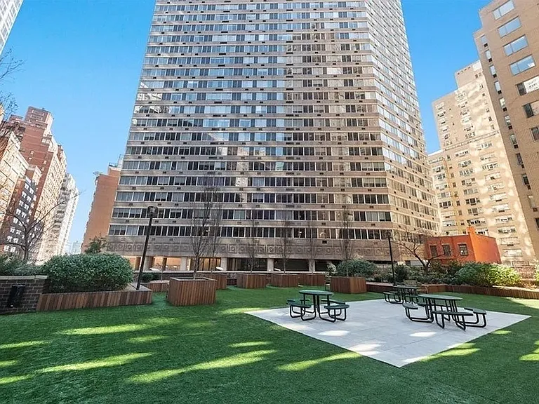 400 E 54th St #27A — Photo 16