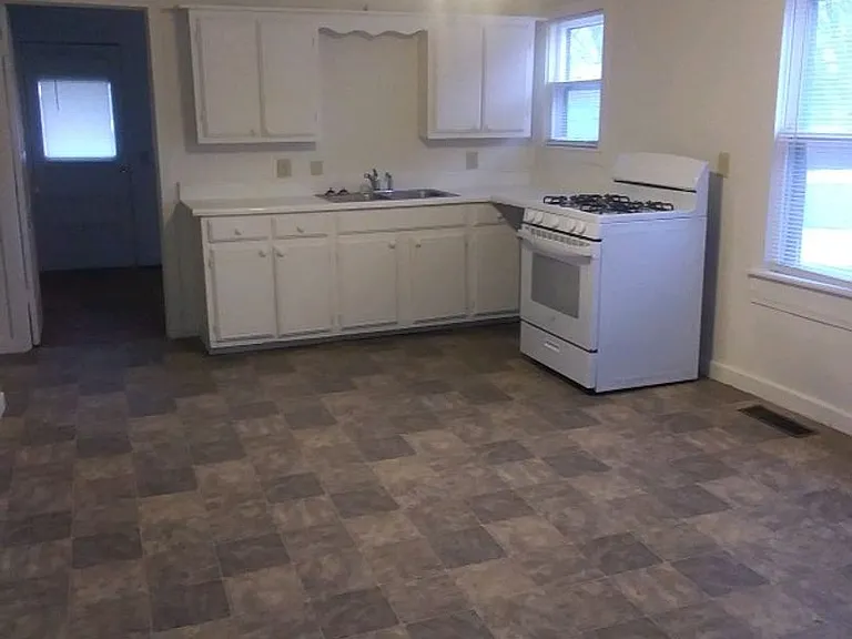 1202 Rex Ave — Photo 5