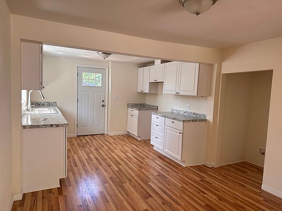 4th image of 520 Mont St