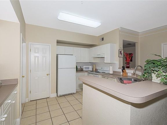 5th image of 215 Longview Ave APT 102
