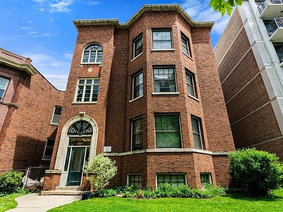 2nd image of 5825 N Kenmore Ave #1R