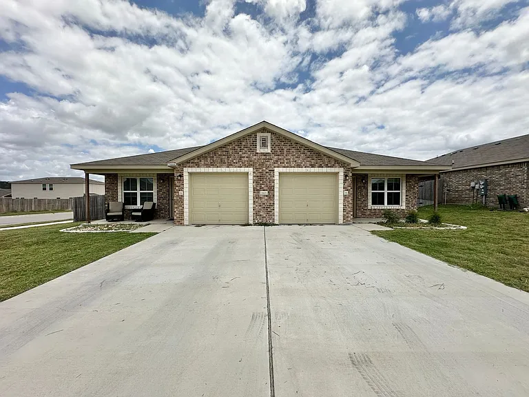 1801 Clovis Dr — Photo 1