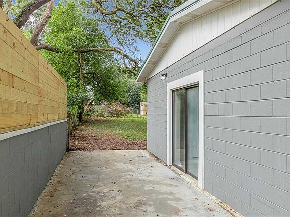 4th image of 1003 Lake Terrace Ave
