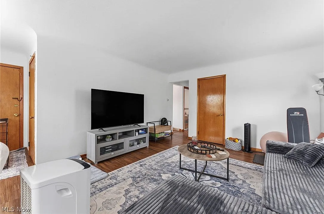 2 bed, $1,375 — Photo 2