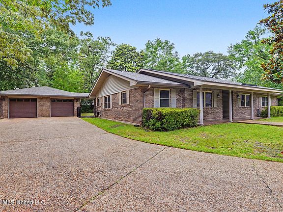 2nd image of 636 Kalipekona Way