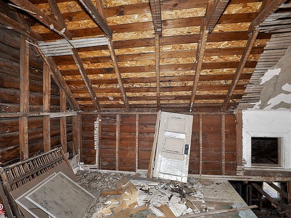 4th image of 1920 Van Buskirk Rd